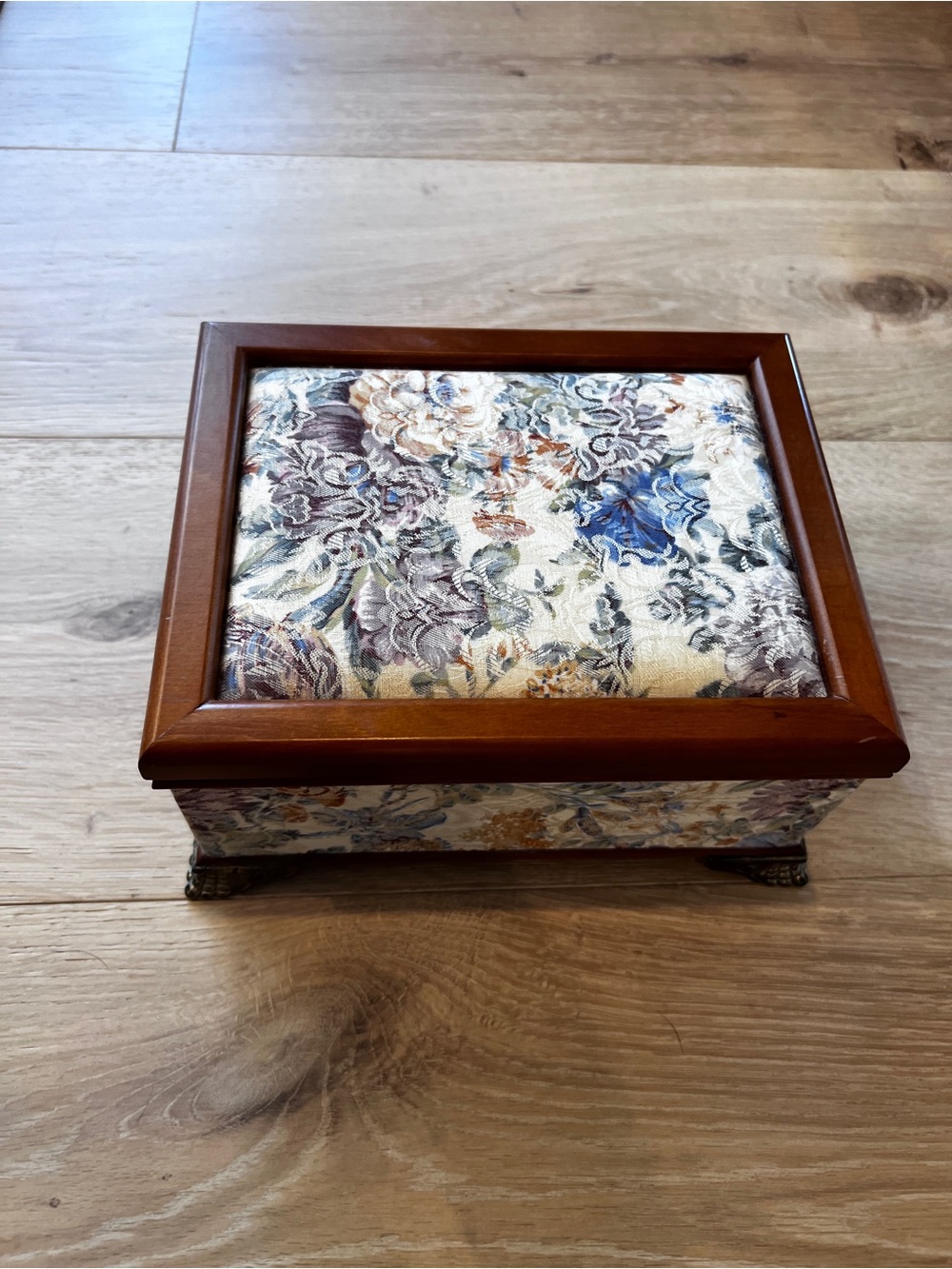 Vintage Floral Tapestry Jewelry Box Wood Trim Removable Tray Ornate Feet